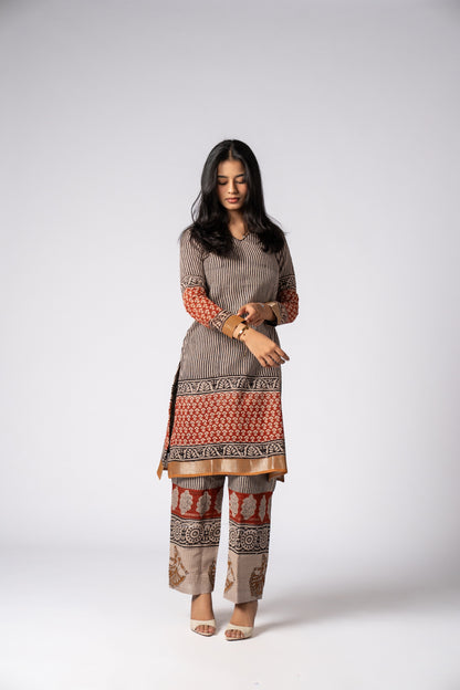 Mehr-e-Raqs Vira Linen Kurta Set