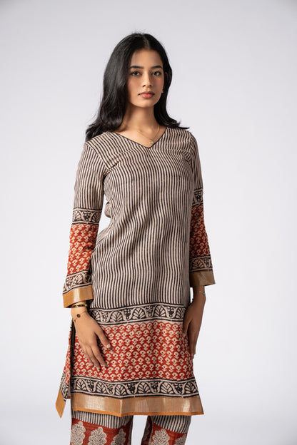 Mehr-e-Raqs Vira Linen Kurta Set