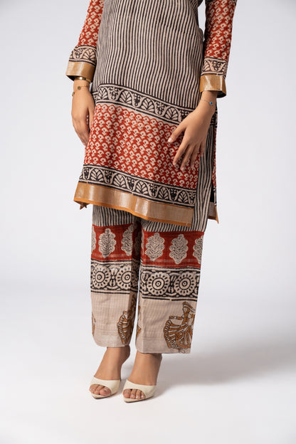 Mehr-e-Raqs Vira Linen Kurta Set