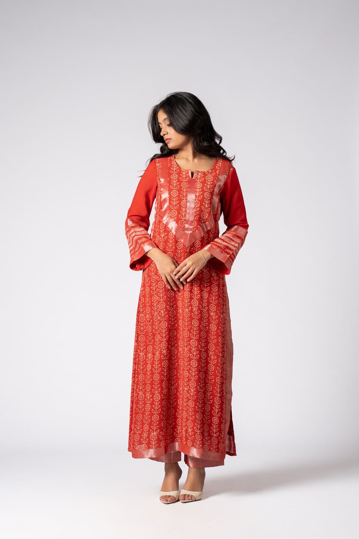 Mehrunnisa Naqsh Surkh