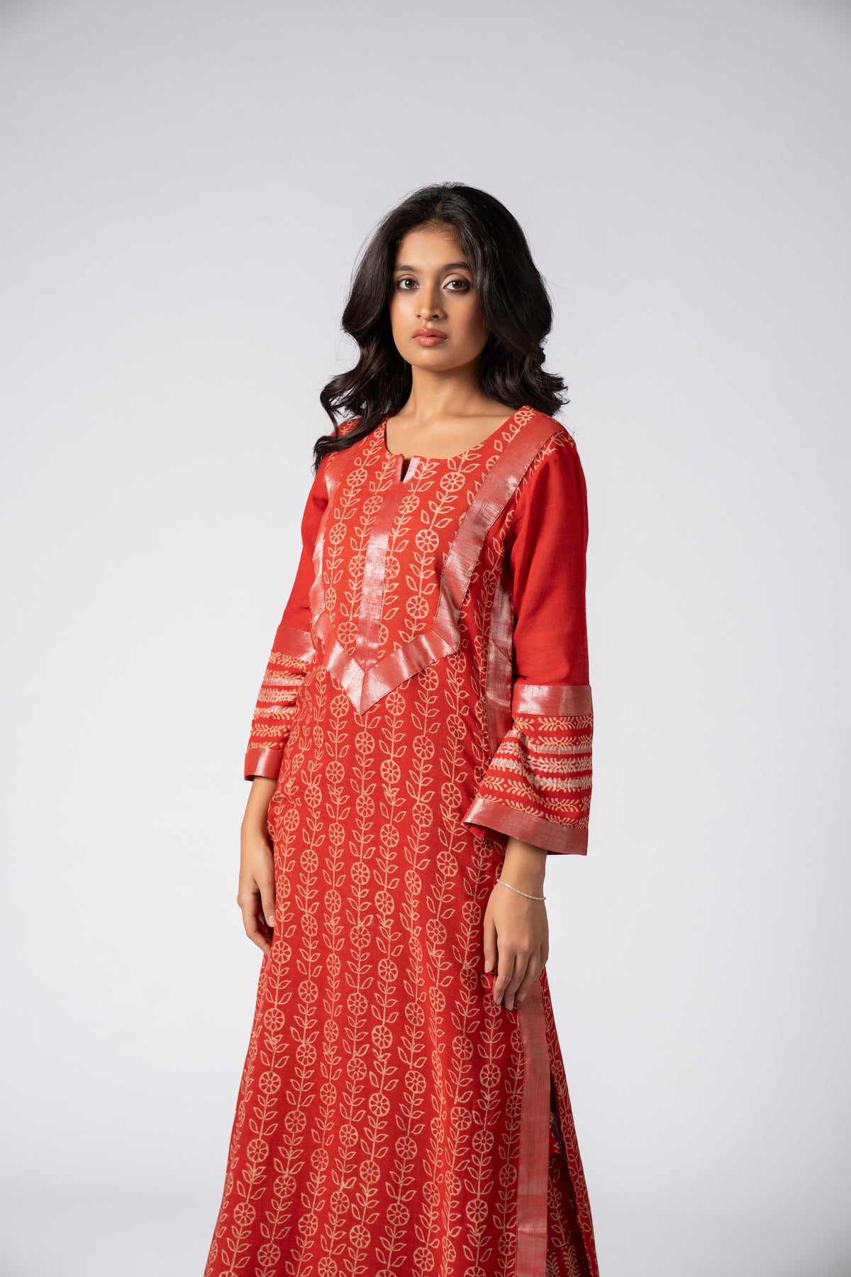 Mehrunnisa Naqsh Surkh