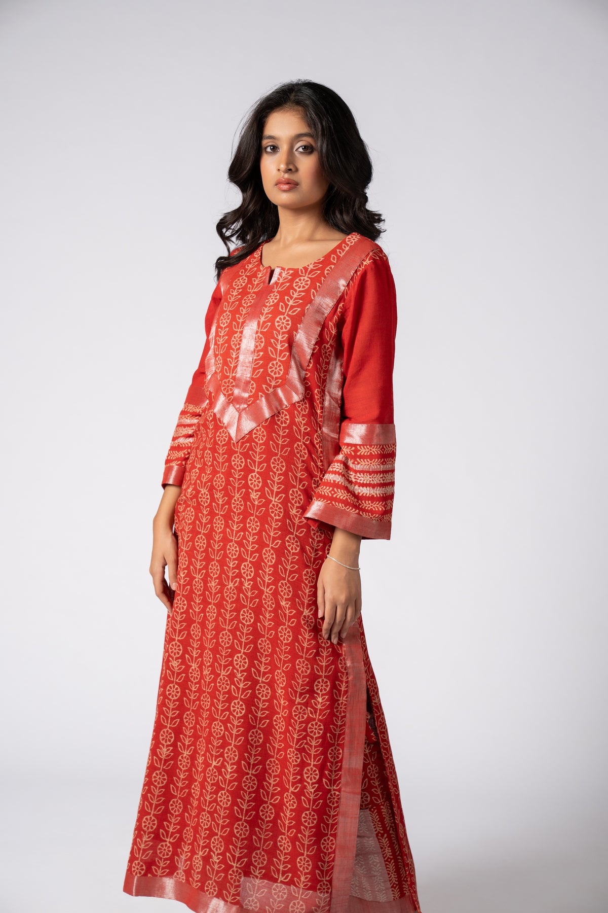 Mehrunnisa Naqsh Surkh