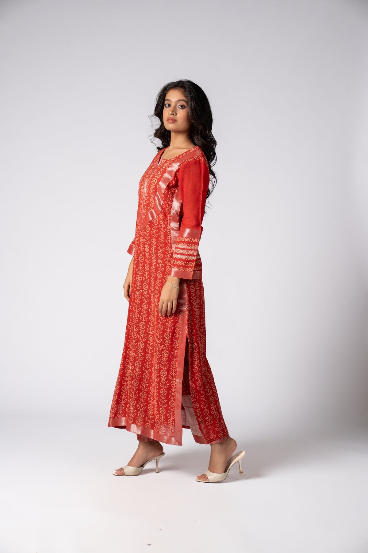 Mehrunnisa Naqsh Surkh