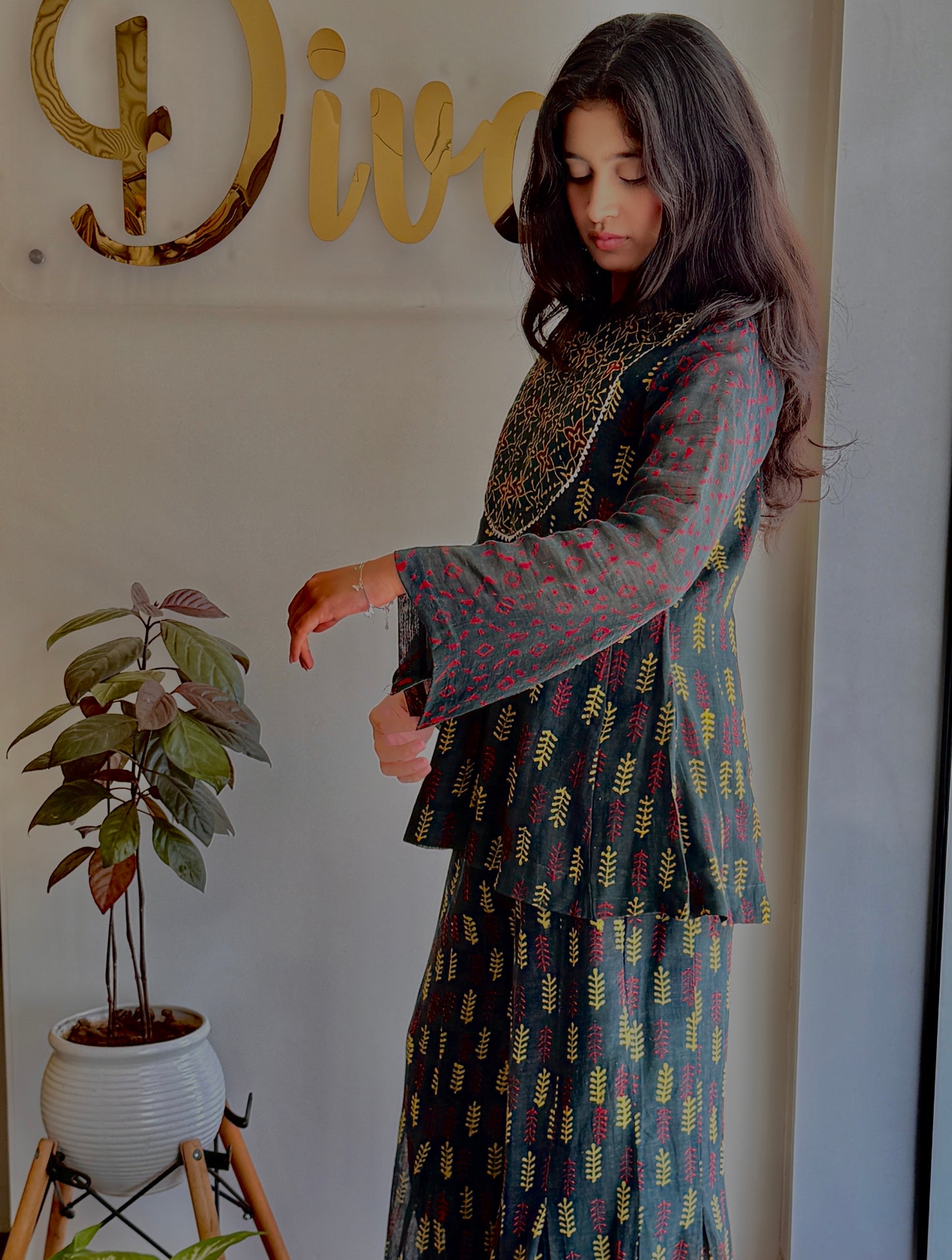 Aureya – Pure Linen Bell-Sleeve Top & Palazzo Set