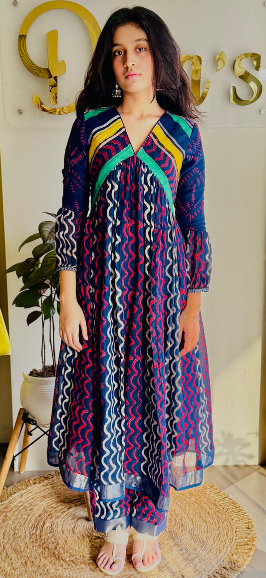 Aarohan – Curved Stripes Linen Kurta Set