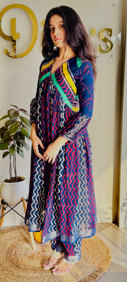 Aarohan – Curved Stripes Linen Kurta Set
