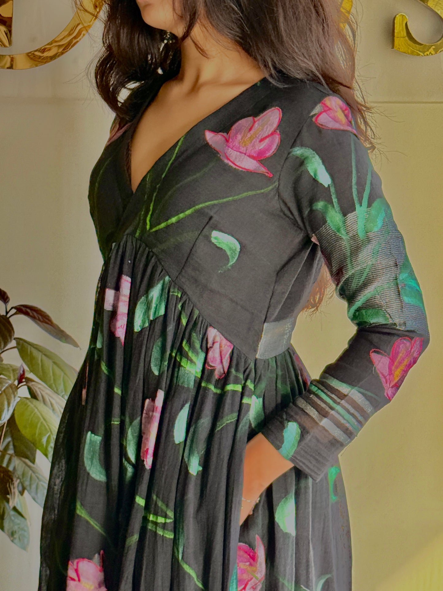 Gulzaar Noir – Floral Linen Kurta Set